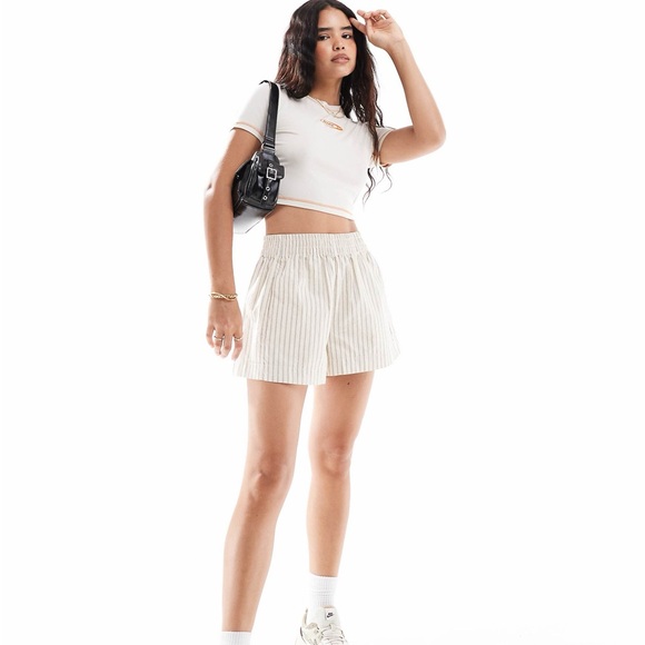 NWT Nike Chill 90s Threads logo crop t-shirt - Picture 3 of 11